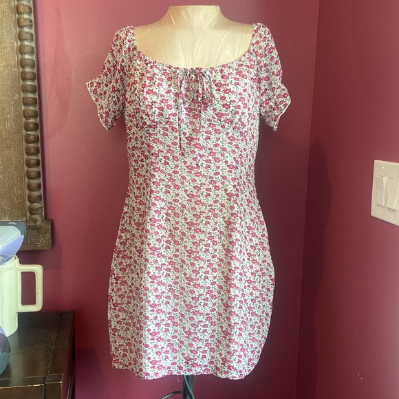 Nasty Gal Ditsy Bardot Cap Sleeve Floral Mini Dress - Picture 4 of 7